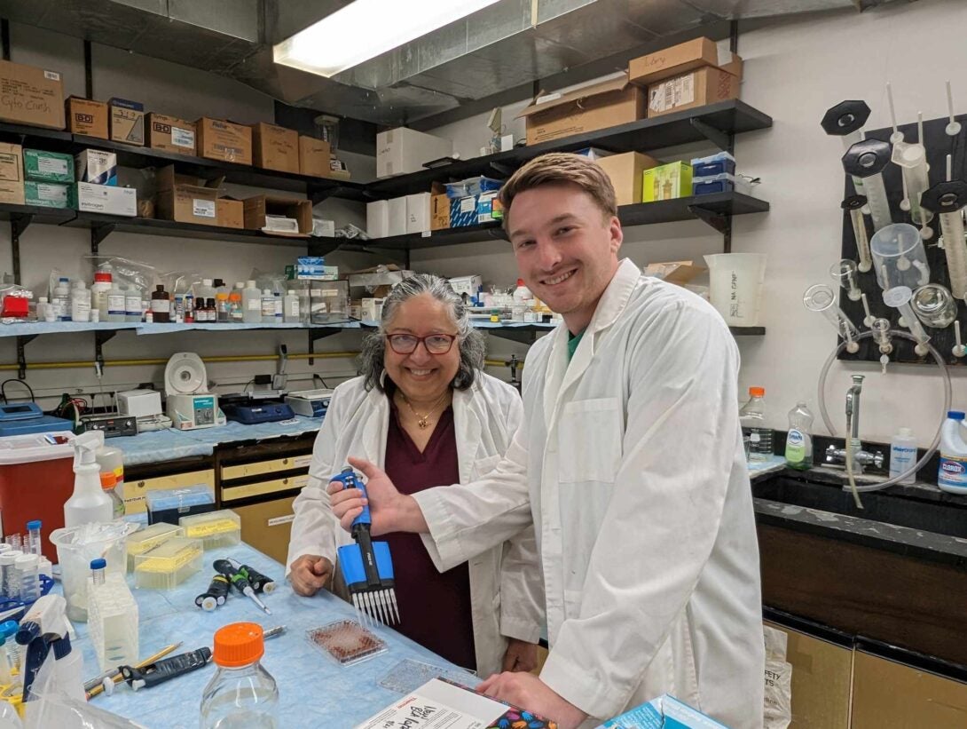 Dr Puri with medical student in her lab.